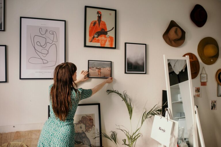 How to hang a heavy picture in drywall