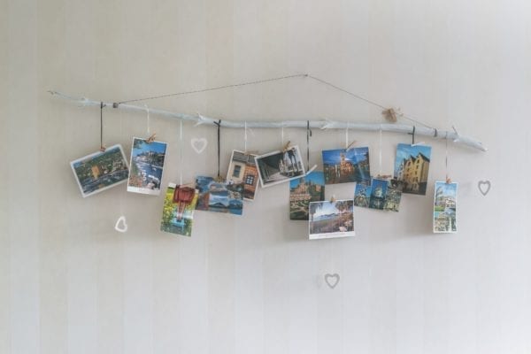 Formas originales de colgar fotos en la pared